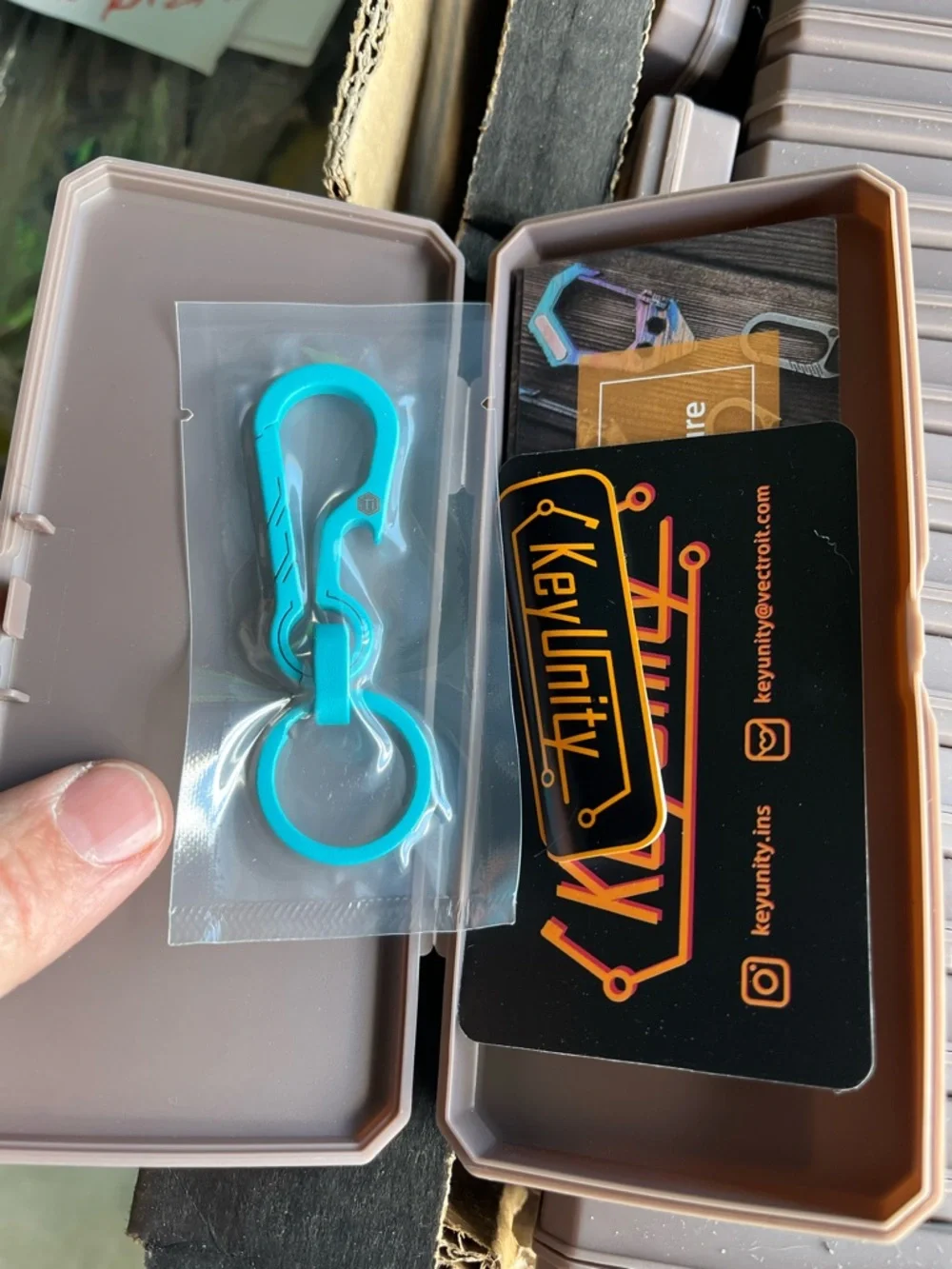Key unity Teal Keychain Carabiner Key Ring - Picture 1 of 2